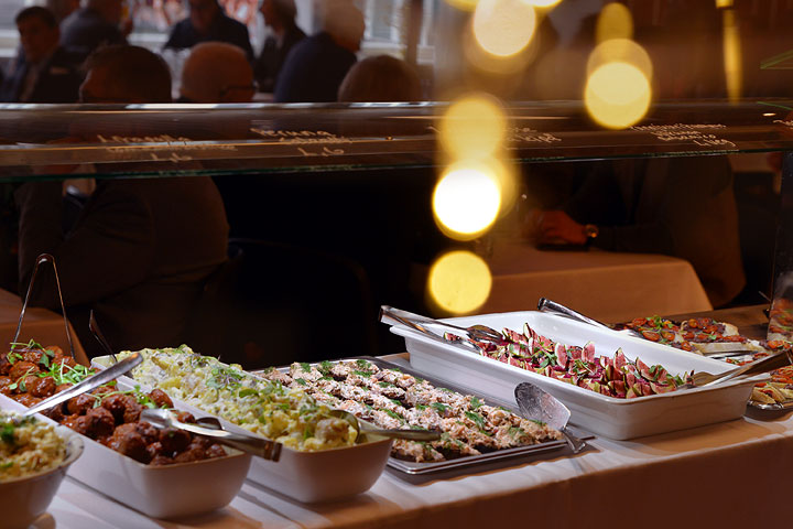 PE 30.10. | Suoman pikkujoulukauden avajaisilta: Show & Buffet